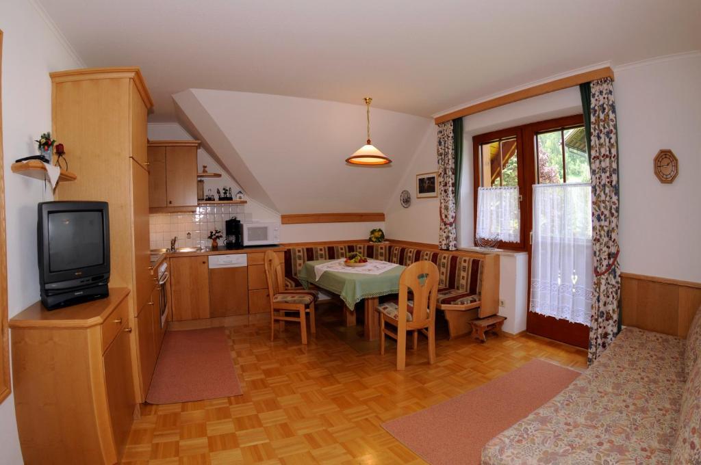 Gasthof Zur Gams Donnersbachwald Ruang foto