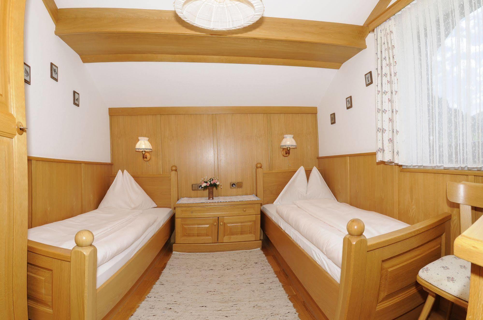 Gasthof Zur Gams Donnersbachwald Bagian luar foto