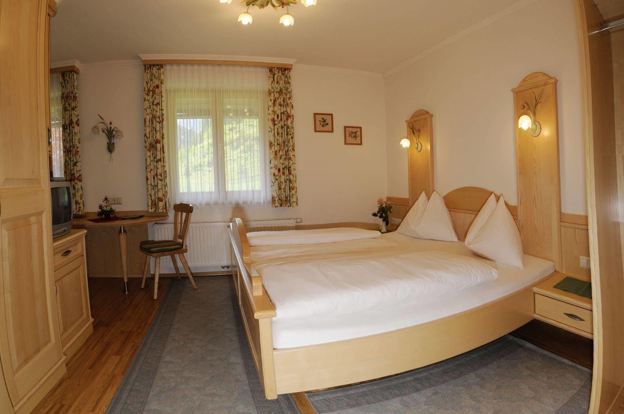Gasthof Zur Gams Donnersbachwald Bagian luar foto